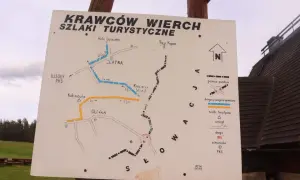 Mapa szlaków turystycznych Krawców Wierch. Znajduje się tu bacówka, schronisko i drogi.