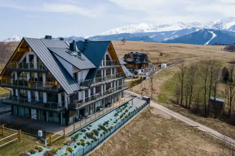 Nowoczesny apartament Wierchy Zakopane z widokiem na ośnieżone Tatry.