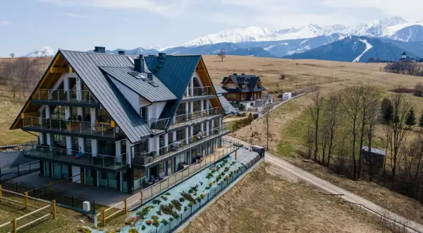 Nowoczesny apartament Wierchy Zakopane z widokiem na ośnieżone Tatry.