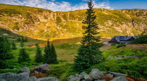 Góry Karkonosze, jezioro i schronisko. Szklarska Poręba gdzie najlepiej szlaki? Tu poczujesz dzikość natury.